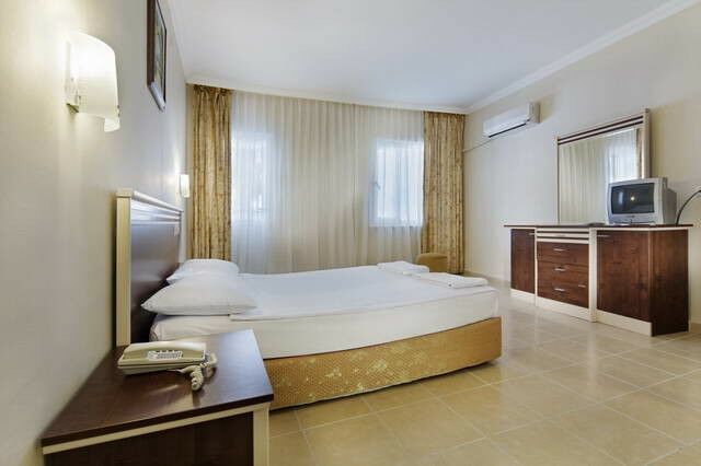 Larissa Beach Club 3*